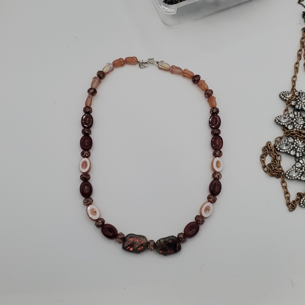 Stunning Tulip Carved Beaded Necklace  Collectible 1970s 18 Inches N3611